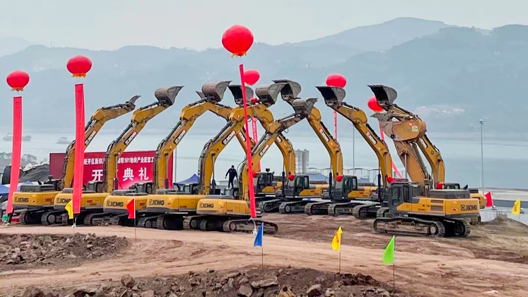 通江達海!徐工挖機助力萬州現(xiàn)代物流樞紐港建設(shè)